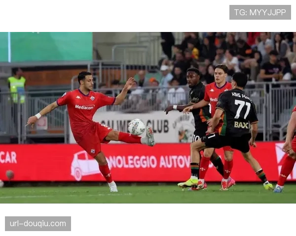 拜仁小将卡尔欧冠闪电破门收获职业生涯首球助球队取得领先