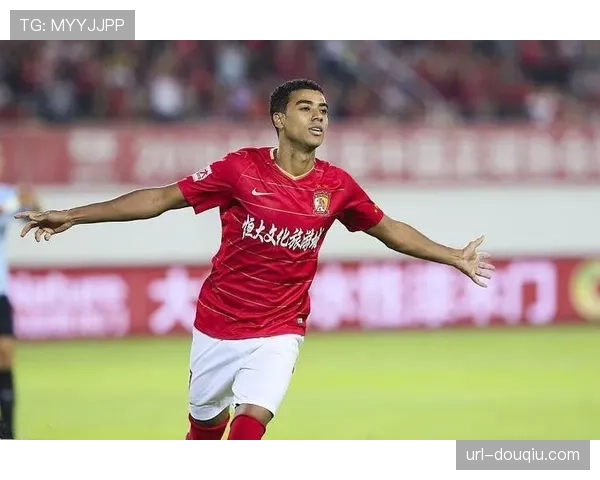 基米希万圣节南瓜装扮引热议 球迷纷纷点赞讨论