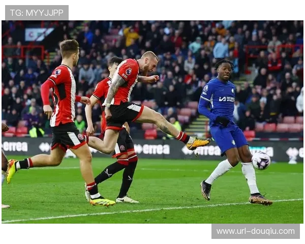 卡拉巴赫球员向主场球迷表达感激之情 卡拉巴赫球员向主场球迷表达感激之情